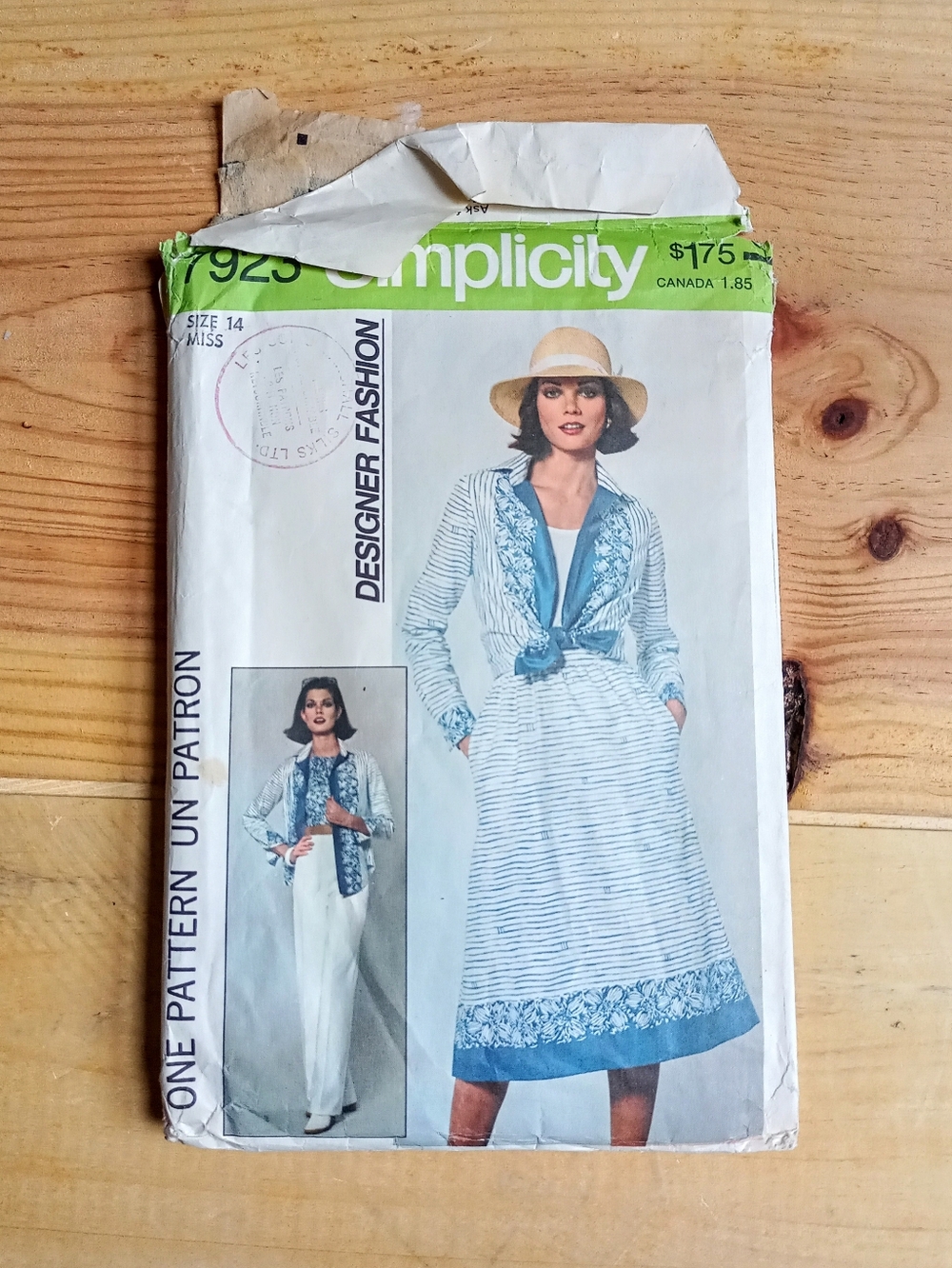 Simplicity 7923 (1977) Designer Fashion Size 14  With Instruction Booklet